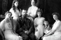 Николай II с семьей.