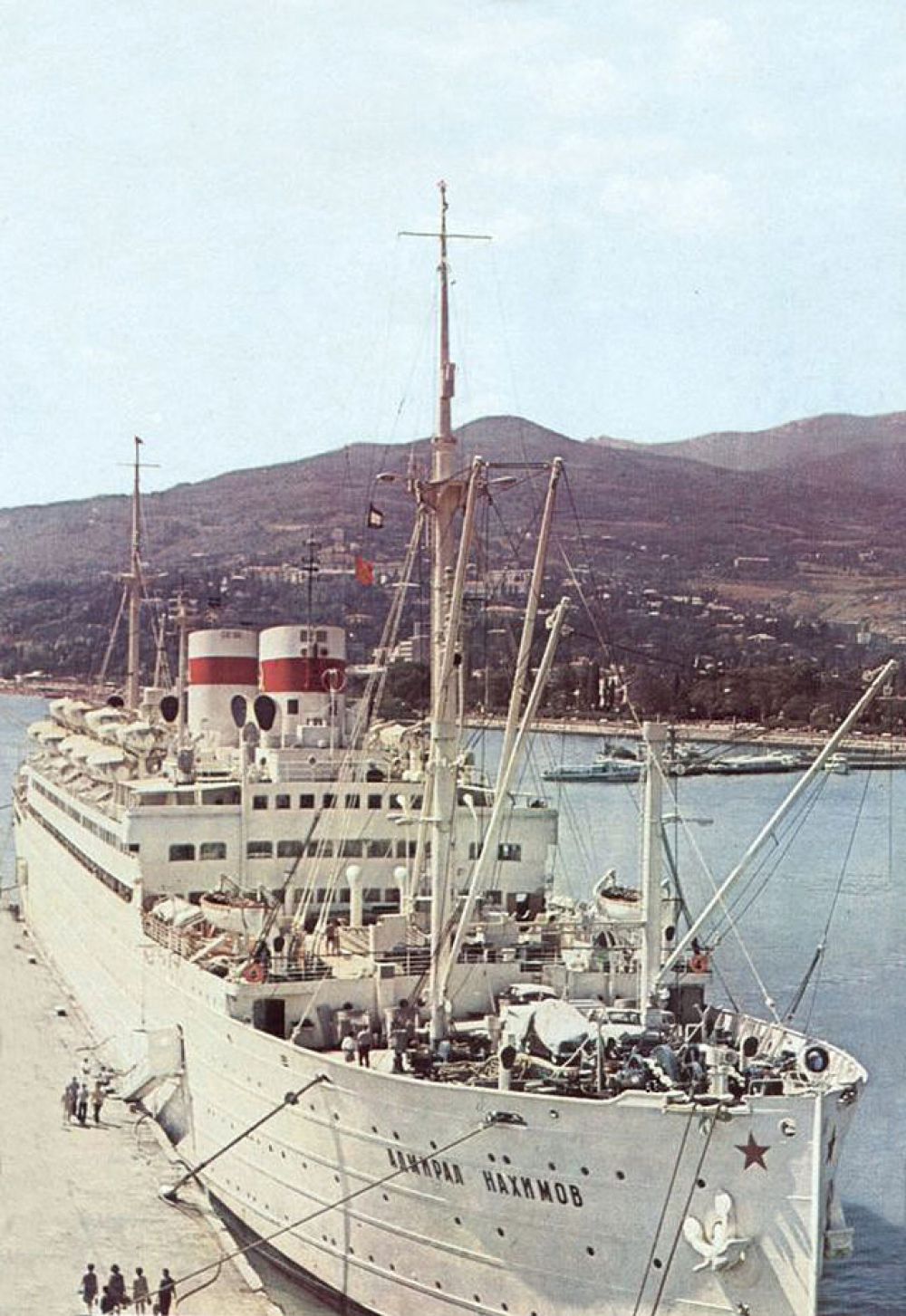 31 августа 1986 года в Черном море результате столкновения лайнера «Адмирал Нахимов» с сухогрузом «Петр Васев» пароход пошел на дно. Из находящихся на борту 1200 пассажиров погибли 423 человека, при спасательных работах погибли два водолаза. Оба капитана судна были осуждены.