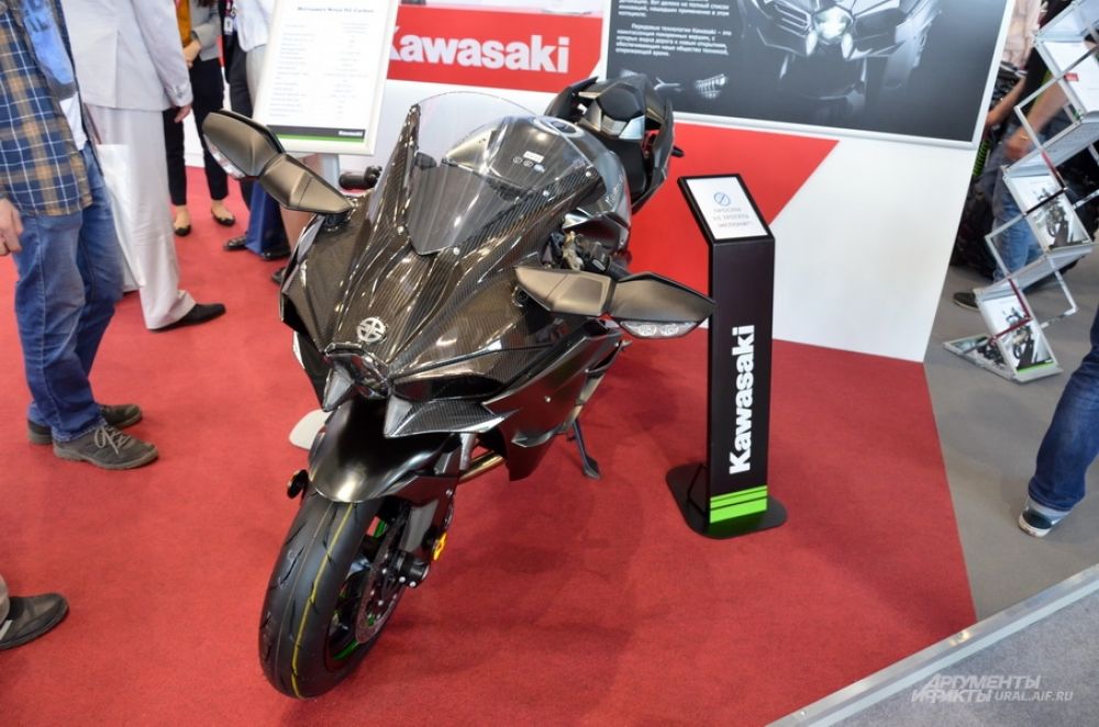 Стенд Kawasaki.