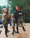 А вот Седокова с детьми в первые дни отпуска отправилась на на пляж, а на рыбалку