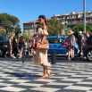 Знаменитость много гуляет по старым улочкам города, плавает на доске и признается, что спорт всегда с ней, даже во время отдыха