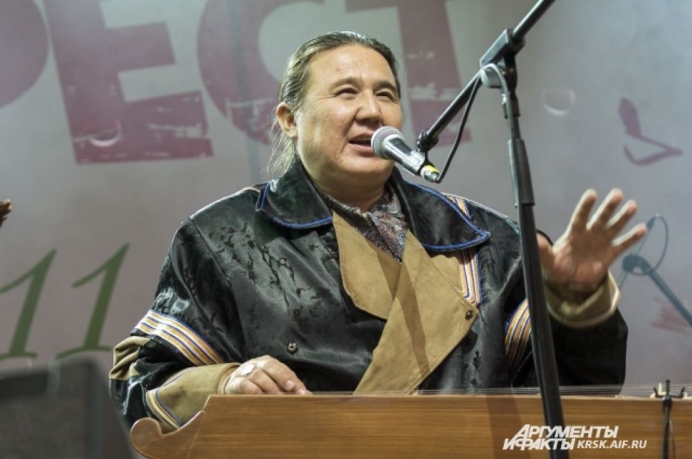 Горловое тувинское пение и современная аранжировка создали непередаваемую атмосферу.