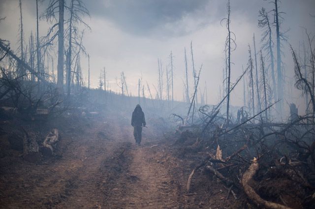 Во время тушения природного лесного пожара в Кабанском районе Бурятии.