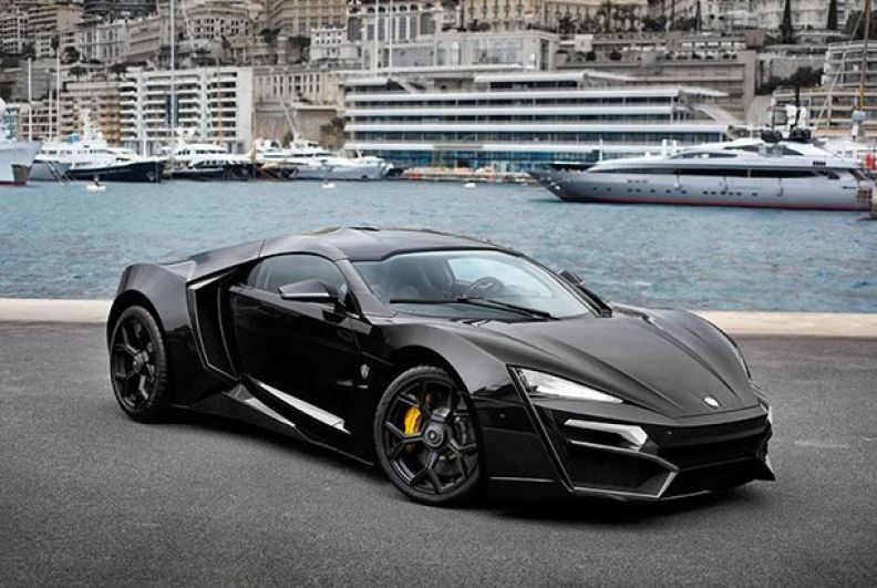 Lykan Hypersport. Третья в мире по дороговизне машина. Она стоит целых 3,4 миллиона долларов. У модели очень необычный дизайн, и по словам знатоков она чем-то напоминает Бэтмобиль. Спорткар разгоняется до 100 километров в час за 2,8 секунды. Фанаты фильма «Форсаж» могли видеть эту модель в седьмой части ленты