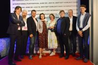 Продюсеры А. Суярко и В. Филиппов, Глава Госкино Ф. Ильенко, режиссер М. Степанская, актриса Д. Плахтий, вице-премьер министр П. Розенко, меценат И. Янковский с сыном