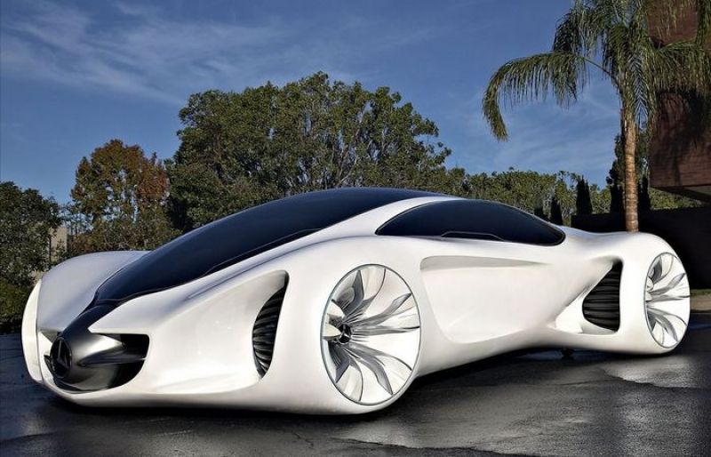 Mercedes Benz BIOME. Ее внешние и внутренние детали сделаны из материалов, выращенных из генетически модифицированных семян. Кроме того машина ездит на растительном соке.