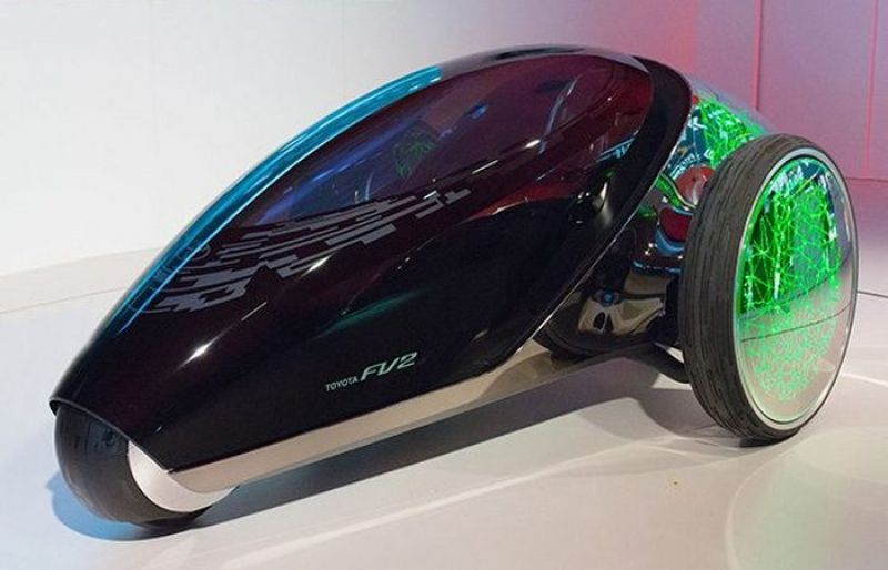 Toyota FV2. У этого авто нет тормозных колодок, рулевого колеса и педали газа. Кроме того, она оснащена системой распознавания лиц.