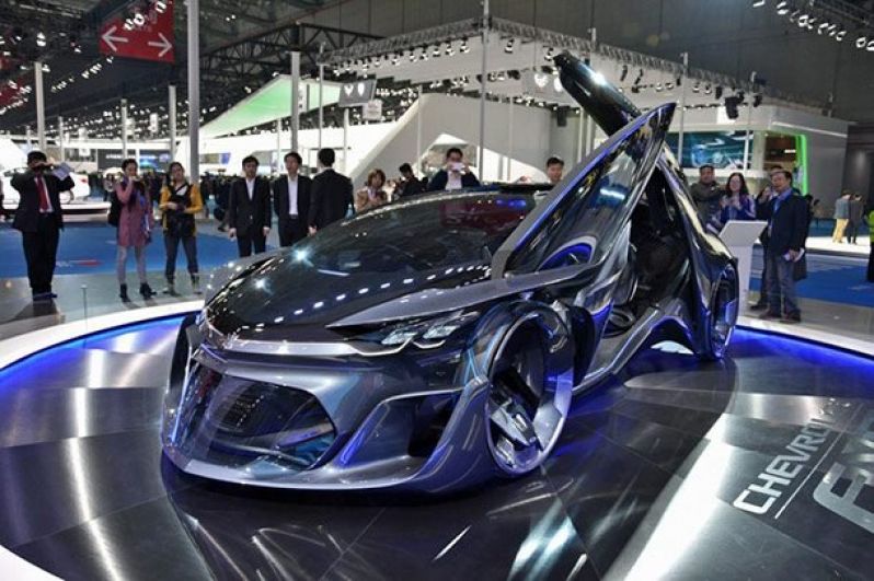 Chevrolet FNR. Модель оснащена системой автономного управления. К тому же у авто лазерные фары и ламбо-двери.