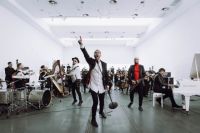 Группа Скай во время съемок клипа