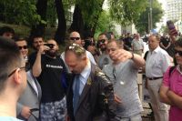 Барну забросали яйцами