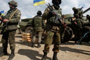 Украинских военных в зоне АТО обстреляли 13 раз