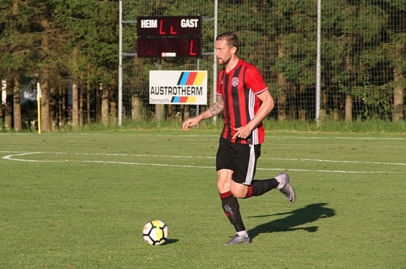Весной опытный белорус Михаил Сиваков дебютировал в российской Премьер-лиге в составе ФК «Оренбург», теперь перебрался в «Амкар».