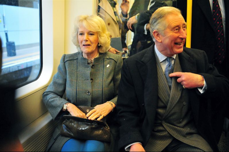 2013 год. Принц Чарльз и Камилла проехали в поезде от Фаррингдона до Кингс-Кросс в честь 150-летия лондонского метро.