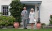 2009 год. Камилла и принц Чарльз в загородной резиденции Ллвинивермод в Уэльсе.