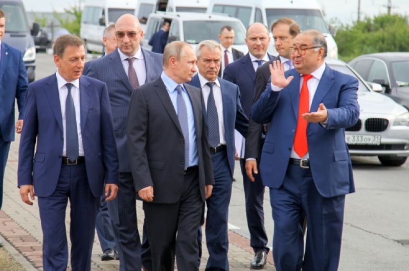 В преддверии Дня металлурга Владимир Путин посетил Лебединский горно-обогатительный комбинат (ГОК), отмечающий своё 50-летие. 
