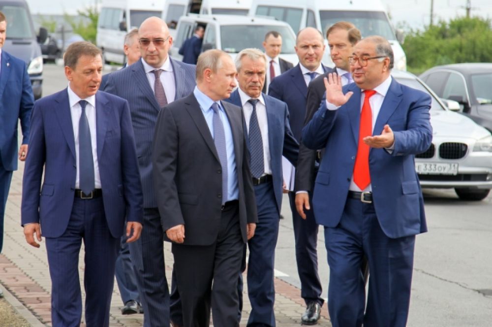 В преддверии Дня металлурга Владимир Путин посетил Лебединский горно-обогатительный комбинат (ГОК), отмечающий своё 50-летие.