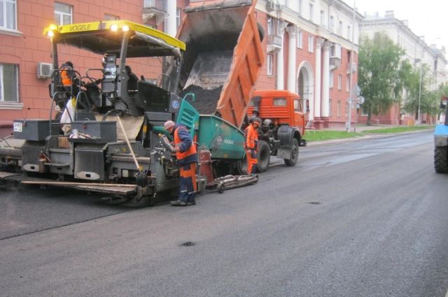 На трех улицах Кемерова продолжается ремонт дорожного полотна.