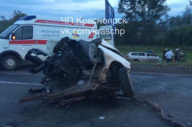 Водитель и 20-летний пассажир получили травмы.