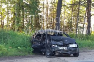 Водитель девятки погиб на месте.