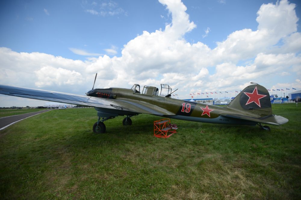 Самолёт ИЛ-2 1942 года на Международном авиационно-космическом салоне МАКС-2017 в Жуковском.