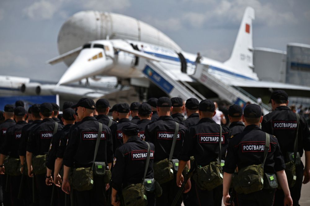 Сотрудники правоохранительных органов на Международном авиационно-космическом салоне МАКС-2017 в Жуковском.