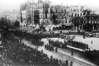 Военный парад в освобожденной от фашистской оккупации Варшаве.