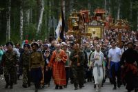 60 тыс. человек 4 часа пешком шли к Ганиной яме от места убийства семьи последнего императора России.