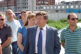Вячеслав Двораковский ещё недавно в преддверии Дня города объезжал городские уголки.