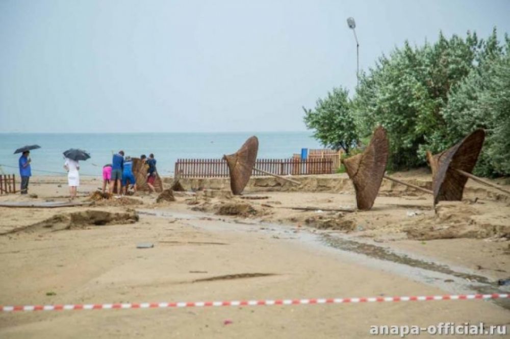 Кое-где территорию даже временно закрыли.