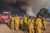 18 июля. Спасатели борются с лесными пожарами в Калифорнии, США.