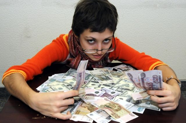 В Ишиме «оператор» помогла похитить с банковской карты 70 тысяч рублей