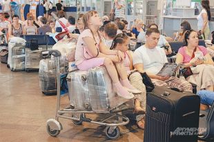 Самолеты отправляли на запасные аэродромы.