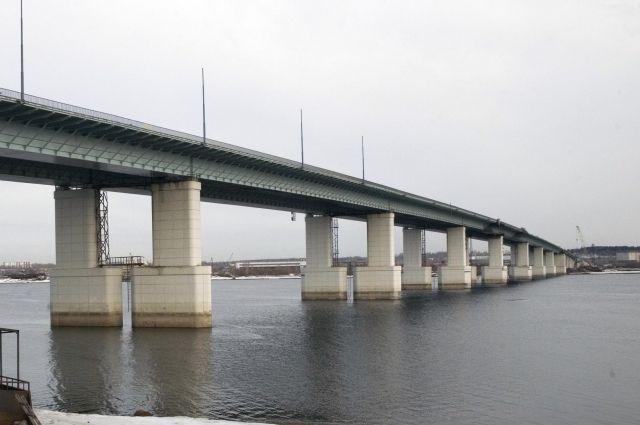 Крупные мосты - Красавин­ский, Коммунальный, железнодорожный - стихию выдержат, так как у них огромные отверстия для пропуска воды. 