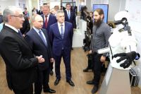 Владимиру Путину показали робота в IT-парке ПетрГУ