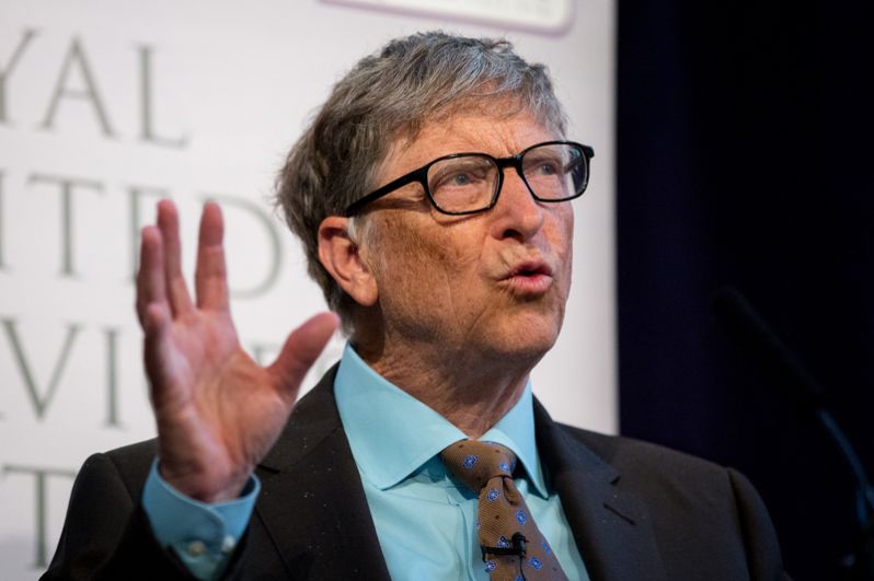 Капитал Билла Гейтса составляет 89,8 миллиарда долларов, поэтому основатель компании Microsoft по-прежнему лидирует. 