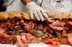26 июля. В Мехико сделали самый большой в мире сэндвич весом 820 кг и длиной 67 метров.