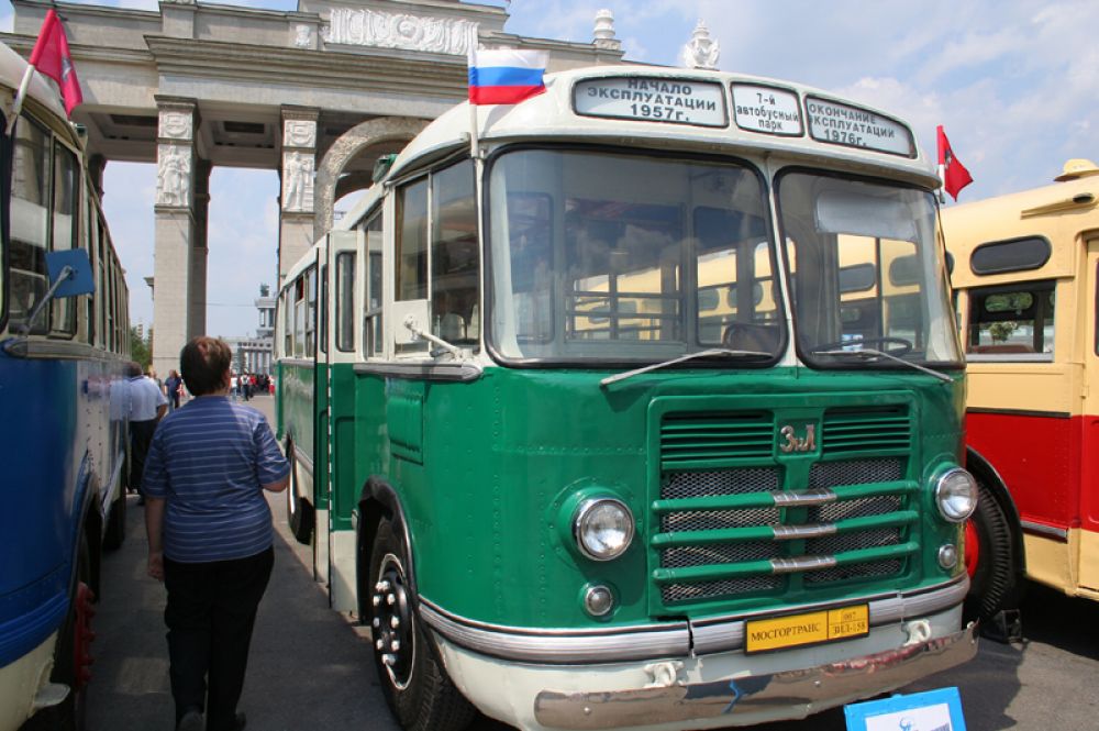 Осенью 1957 года на улицах города появился автобус ЗИЛ-158, который представлял собой дальнейшую модернизацию автобуса ЗИС-155.
