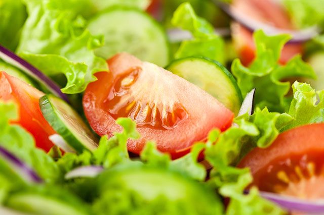 Консервированный салат из помидоров и огурцов - пошаговый рецепт с фото