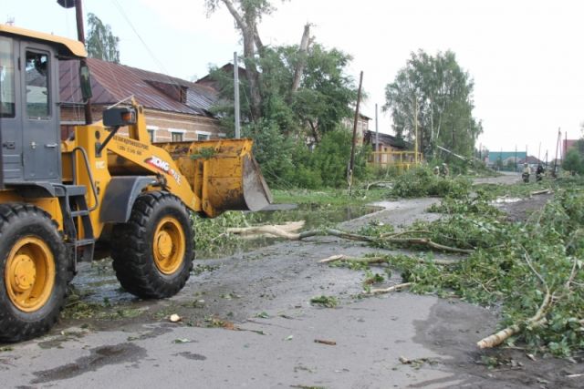 В Алтайском крае устраняют последствия урагана.