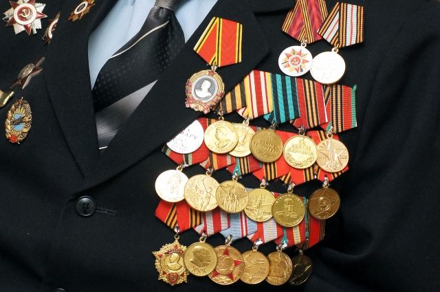 В Адыгее изменили приговор рабочему, укравшему медали у ветерана ВОВ.