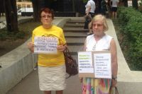 Ростовчане вышли на пикет и собрали четыре листа подписей под специальным обращением в адрес донских чиновников по поводу улчушения работы общественного транспорта. 