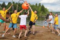 Во время фестиваля шесть команд – сборных цехов завода – приняли участие в спортивном турнире.