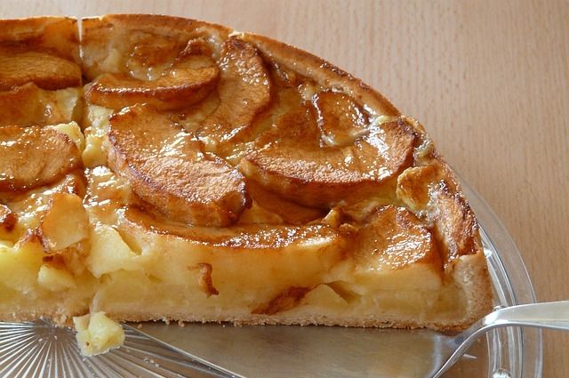 Рецепты вкусной еды - Рецепт классической шарлотки с яблоками быстро и вкусно. Посуда для шарлотки
