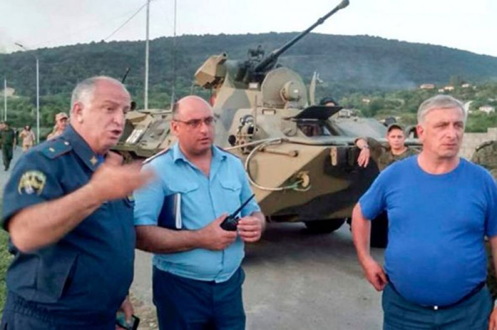 В селе Приморское Гудаутского района, где взорвались боеприпасы на складе Минобороны Абхазии.