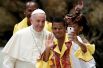 2 августа. Верущий делает селфи с Папой Римским во время аудиенции понтифика в Ватикане.