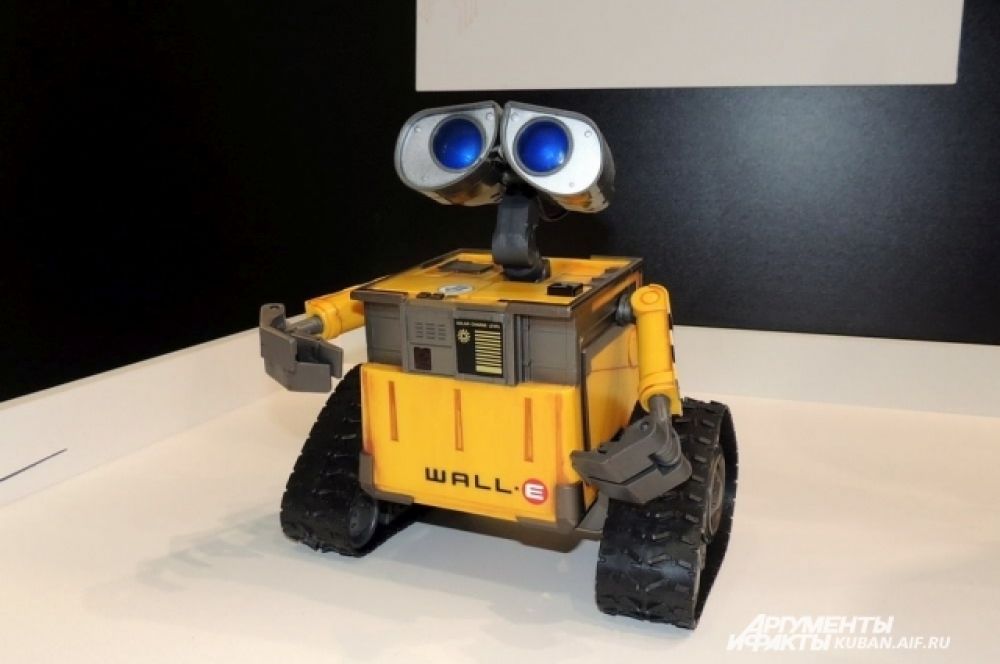Герой известного анимационного фильма Валл-И. Робот мало что умеет, зато вызывает восхищение у фанатов мультика.