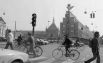 Велосипедисты на площади Главного вокзала в Копенгагене. 1986 год.