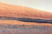 Август 2012 года. Склоны горы Шарп — конечного пункта назначения марсохода.