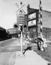 Светофор и знак пересечения железной дороги в Бостоне. 1954-59 годы.