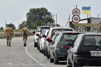 Автомобили на пункте пропуска «Джанкой» на границе России и Украины.